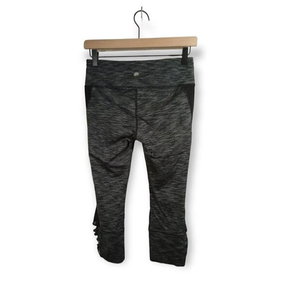 Athleta Mind Over Mat Capri Leggings Size S - Picture 2 of 4
